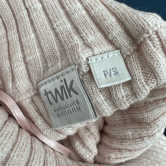 Light Pink Ribbed Off Shoulder Top - Picture 2 of 2